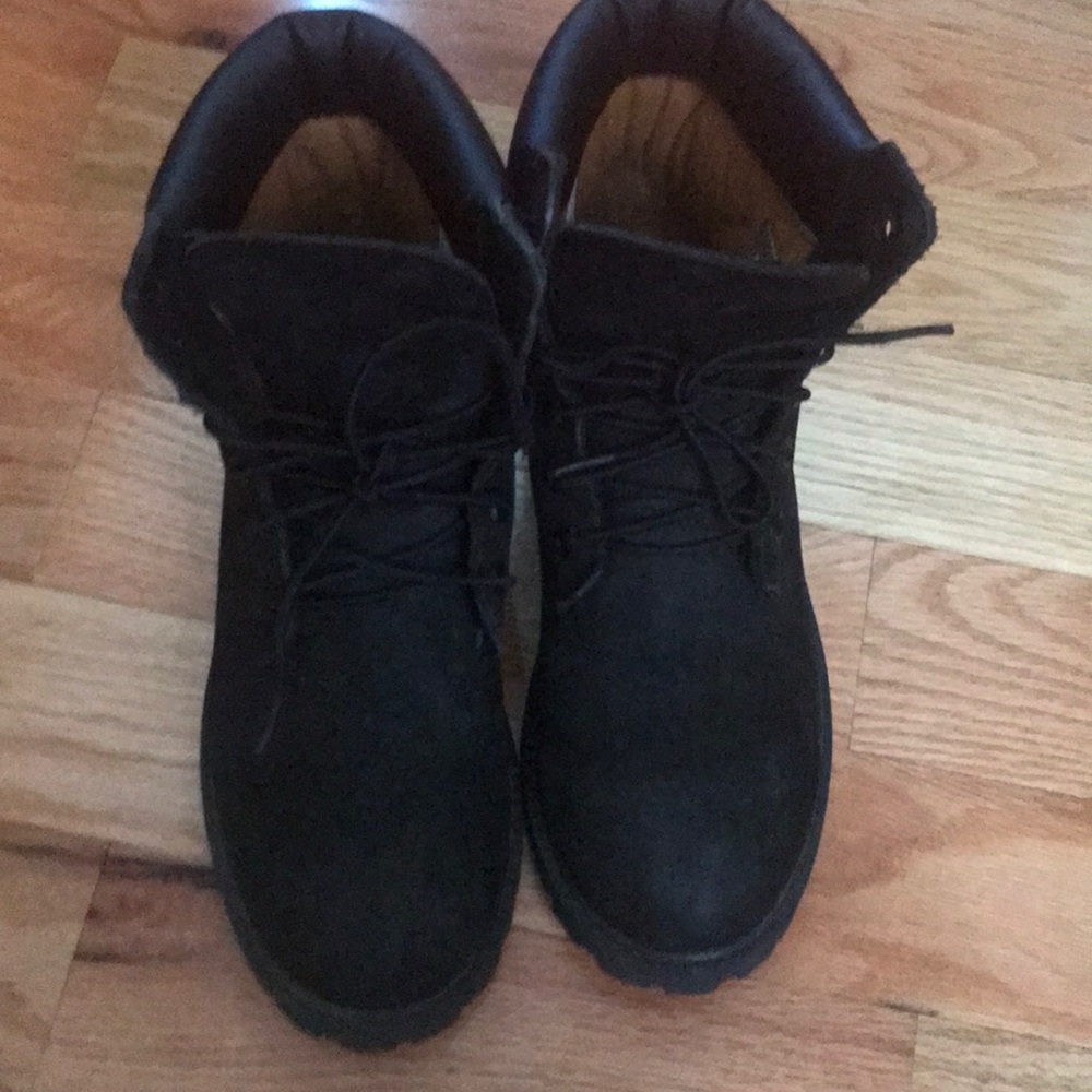 BLACK TIMBERLANDS